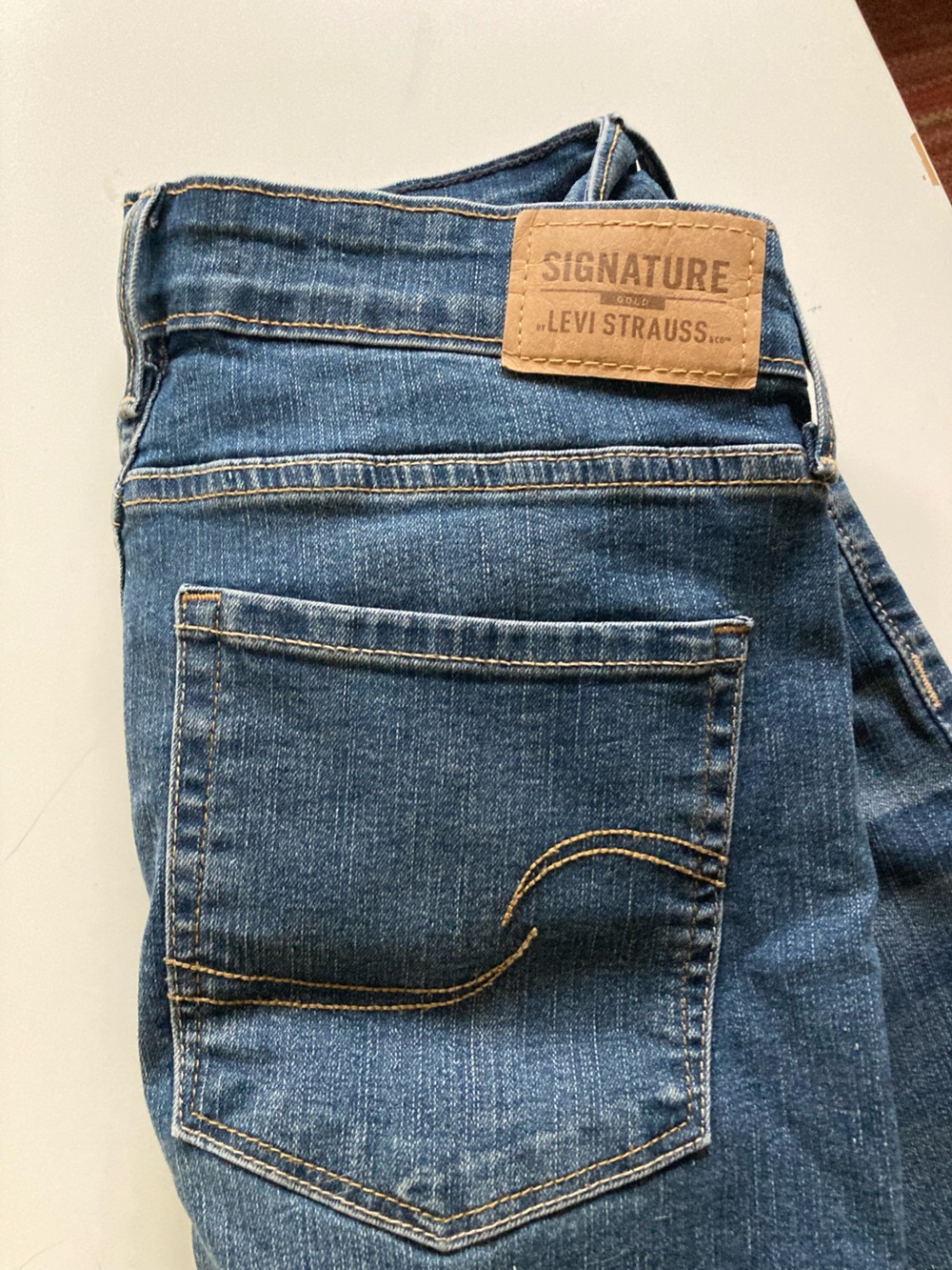 Levi Mid-Rise Capri